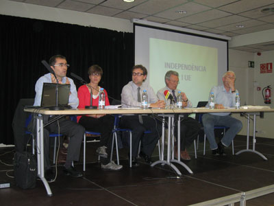 Òmnium Cultural debat sobre Catalunya i la Unió Europea a les Cotxeres de Sants