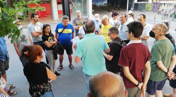 El veïnat del carrer Burgos acorda organitzar-se per a defensar els seus drets